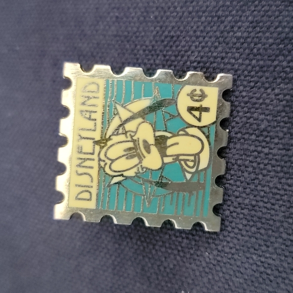 Set of 4 Disney Pins for Trading, Donald Duck, Pluto, Goofy, and Freddie the Bat - Picture 3 of 6